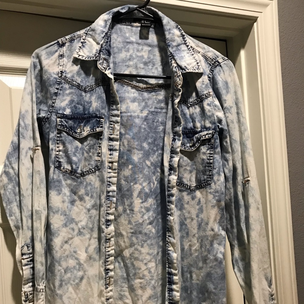 Forever 21 Denim Wash Long-sleeve Button Up